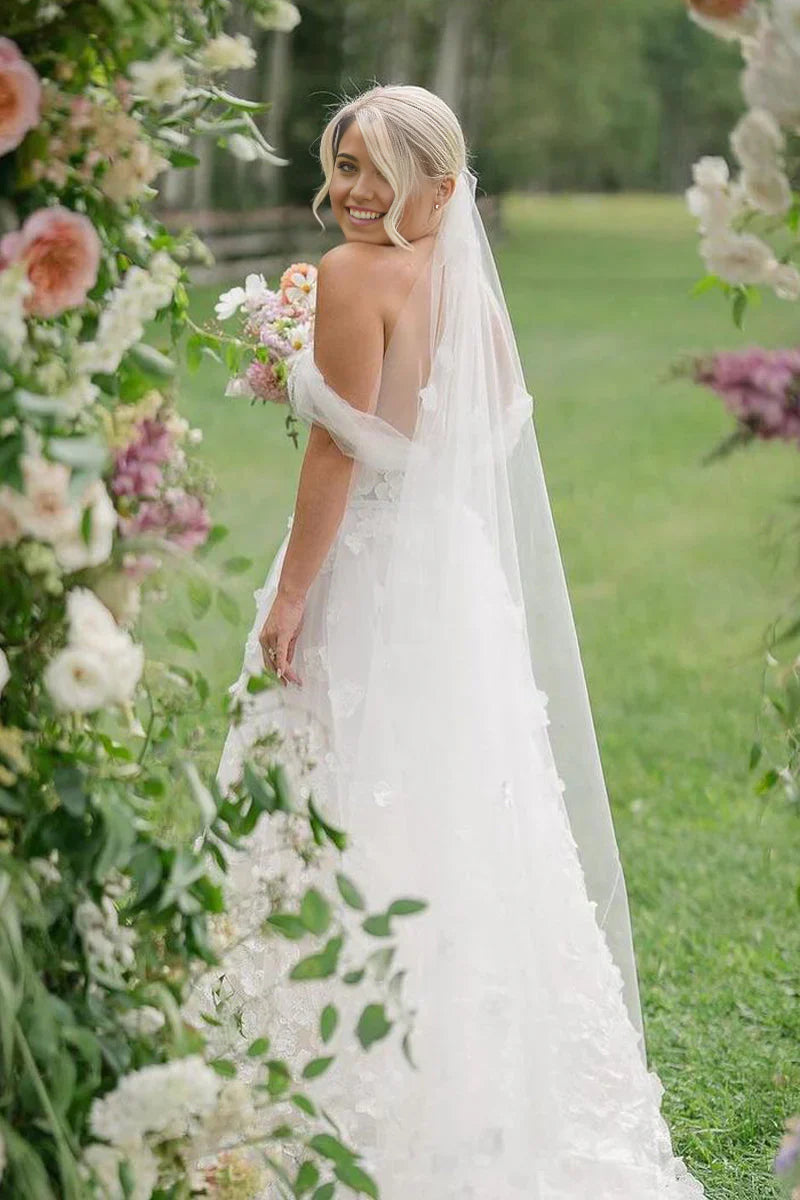 Vestidos de novia de tul con hombros descubiertos y corte A
